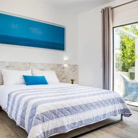 Sleeps 3 Pool Air Con Wifi * Mousata